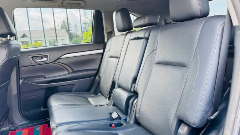 TOYOTA HIGHLANDER 2019... SPORT 4WD.... Black on Black... 7 Seats... 2.0 Turbo D-4ST