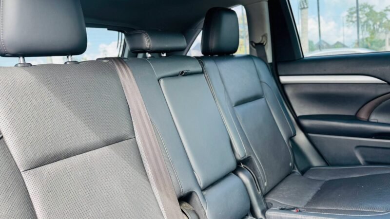 TOYOTA HIGHLANDER 2019... SPORT 4WD.... Black on Black... 7 Seats... 2.0 Turbo D-4ST