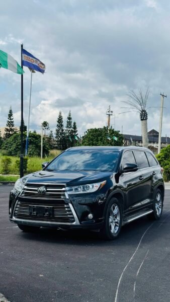 TOYOTA HIGHLANDER 2019... SPORT 4WD.... Black on Black... 7 Seats... 2.0 Turbo D-4ST