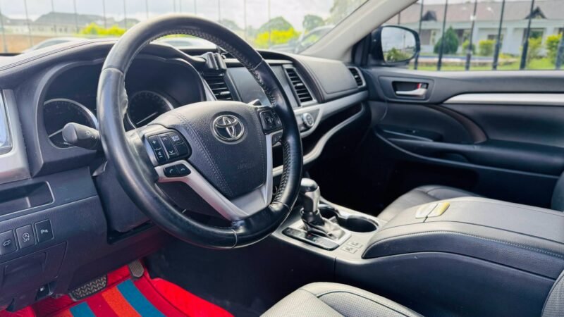 TOYOTA HIGHLANDER 2019... SPORT 4WD.... Black on Black... 7 Seats... 2.0 Turbo D-4ST