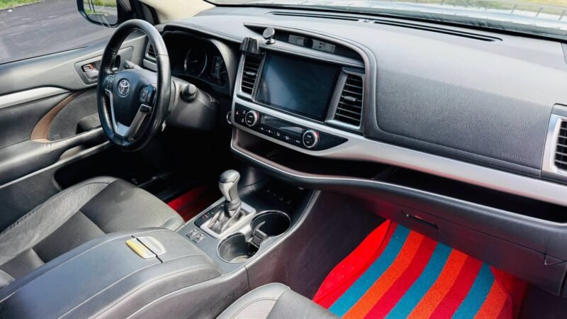 TOYOTA HIGHLANDER 2019... SPORT 4WD.... Black on Black... 7 Seats... 2.0 Turbo D-4ST